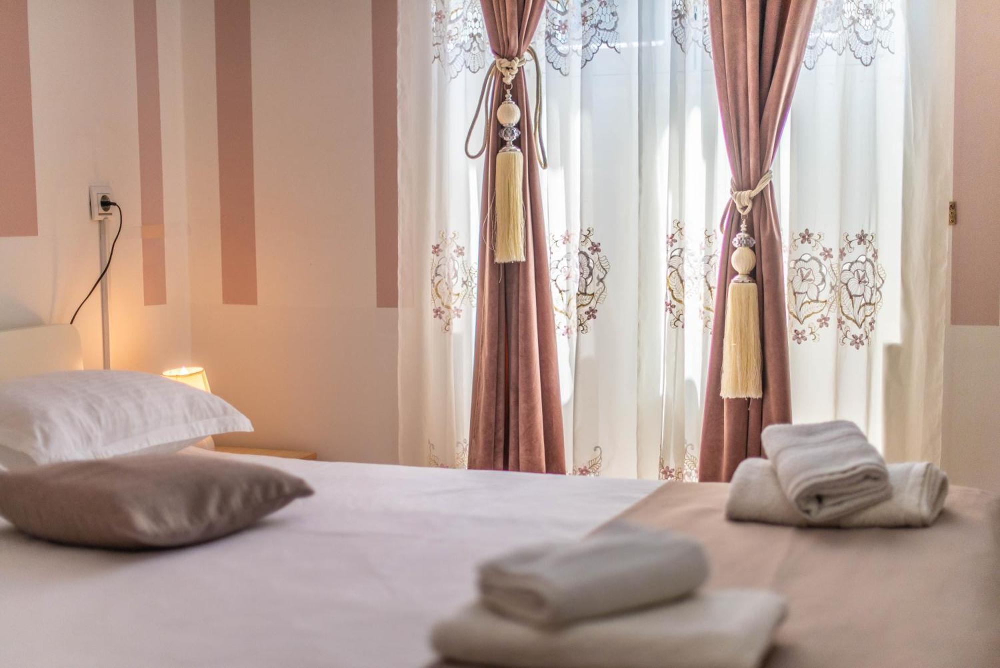 Giovanna Boutique Rooms & Pool PUY Exterior foto